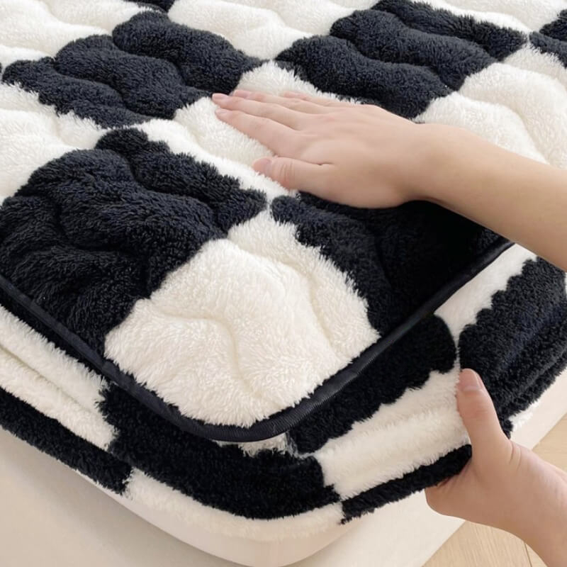 Luxury Plush Checkered Fleece Mattress Topper - Black & White, Soft & Cozy — Image 2