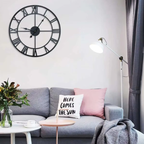 Large Metal Wall Clock with Roman Numerals in Gold for Home Décor — Image 3